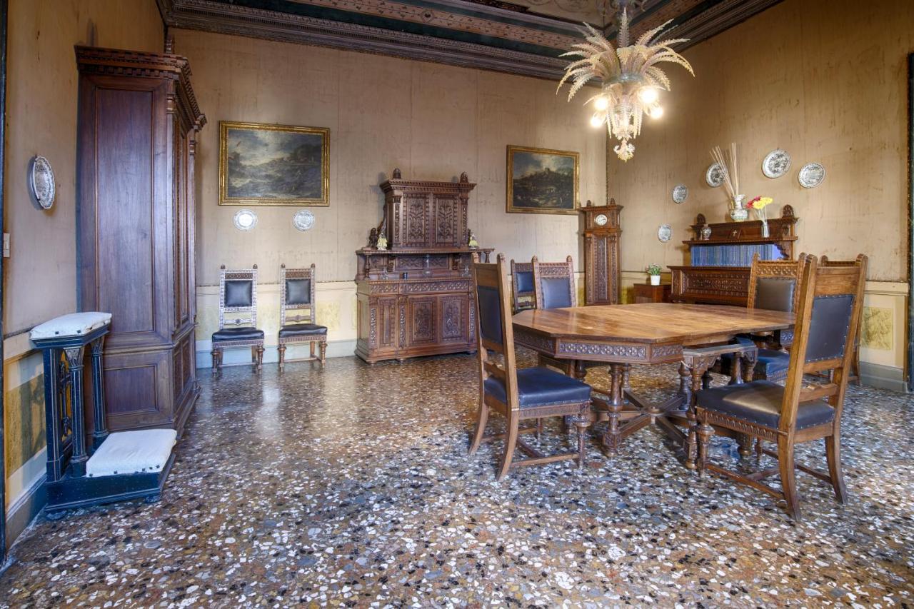 Vintage Venice Apartment Exterior photo